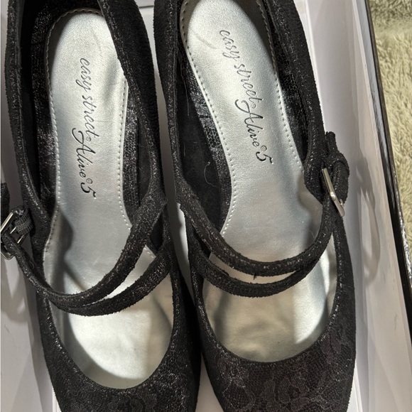 Easy Street Black Lace Mary Jane Heels - Picture 4 of 6